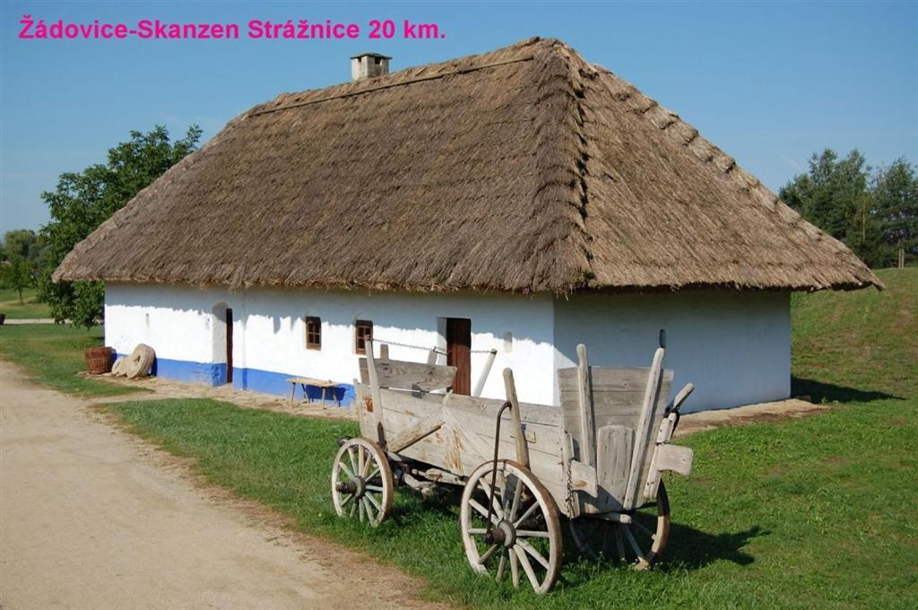 Cyklo Ubytovani A Vinny Sklep Zadovice 外观 照片
